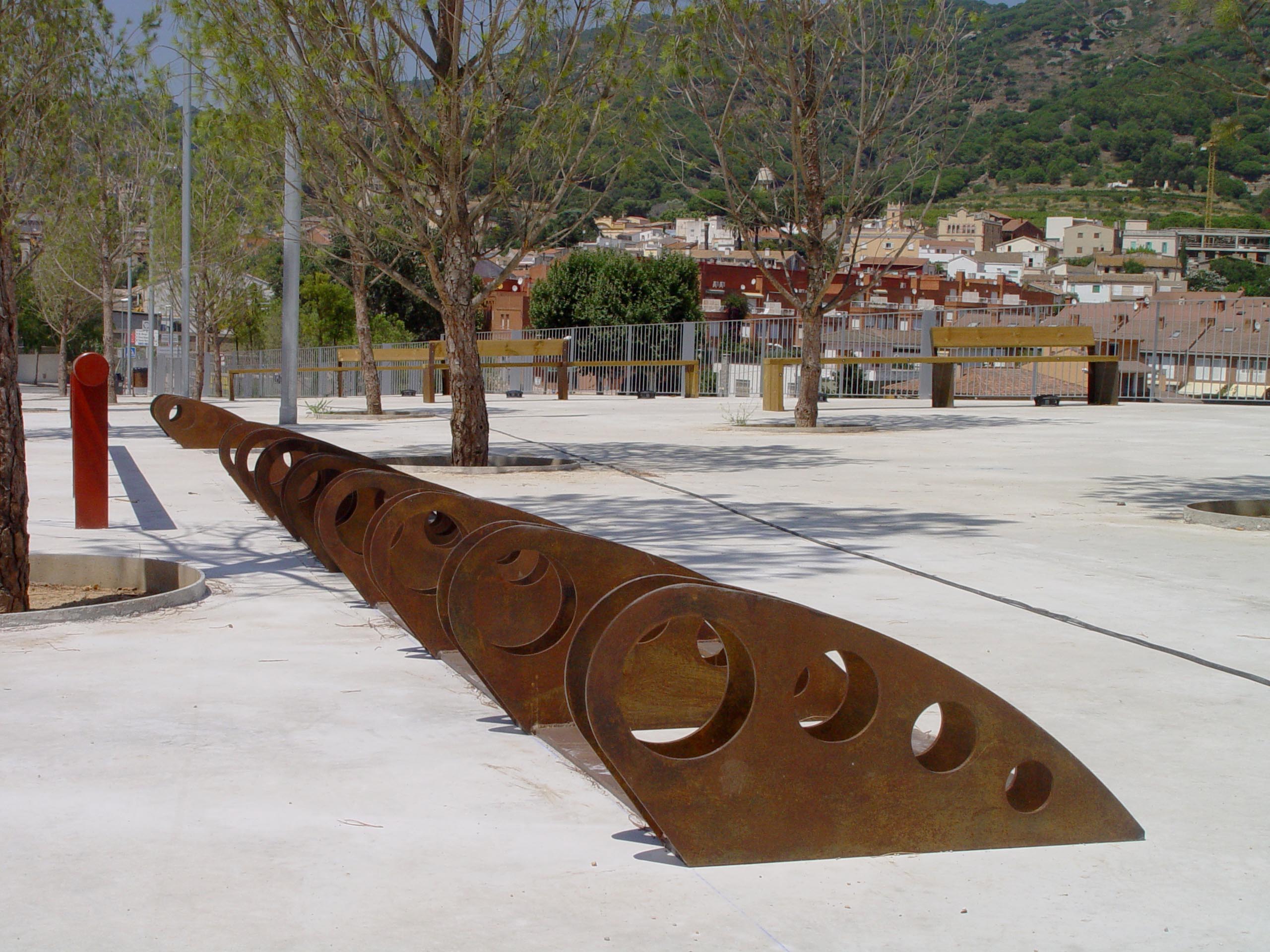 Design support to park bicycles in Corten steel