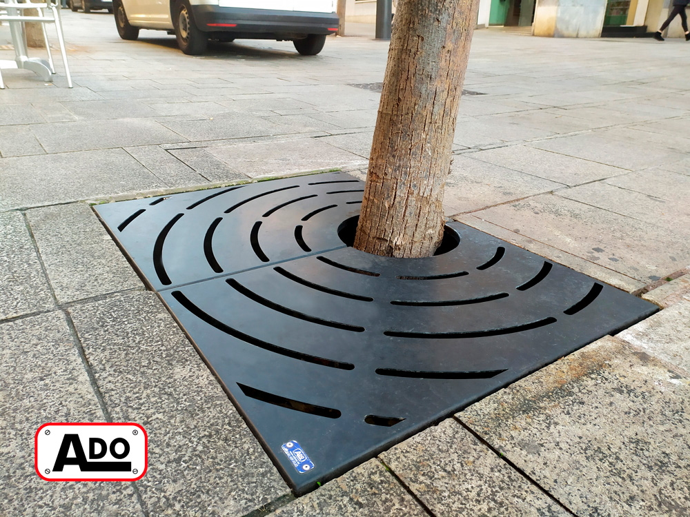 Installation of Onda tree grate in Mataró