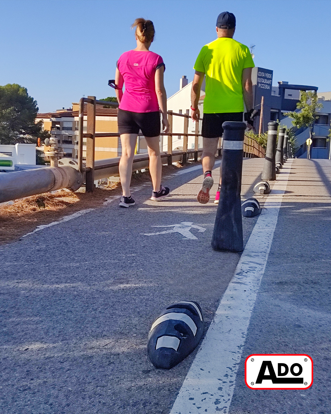 Installation of road separators in Cambrils