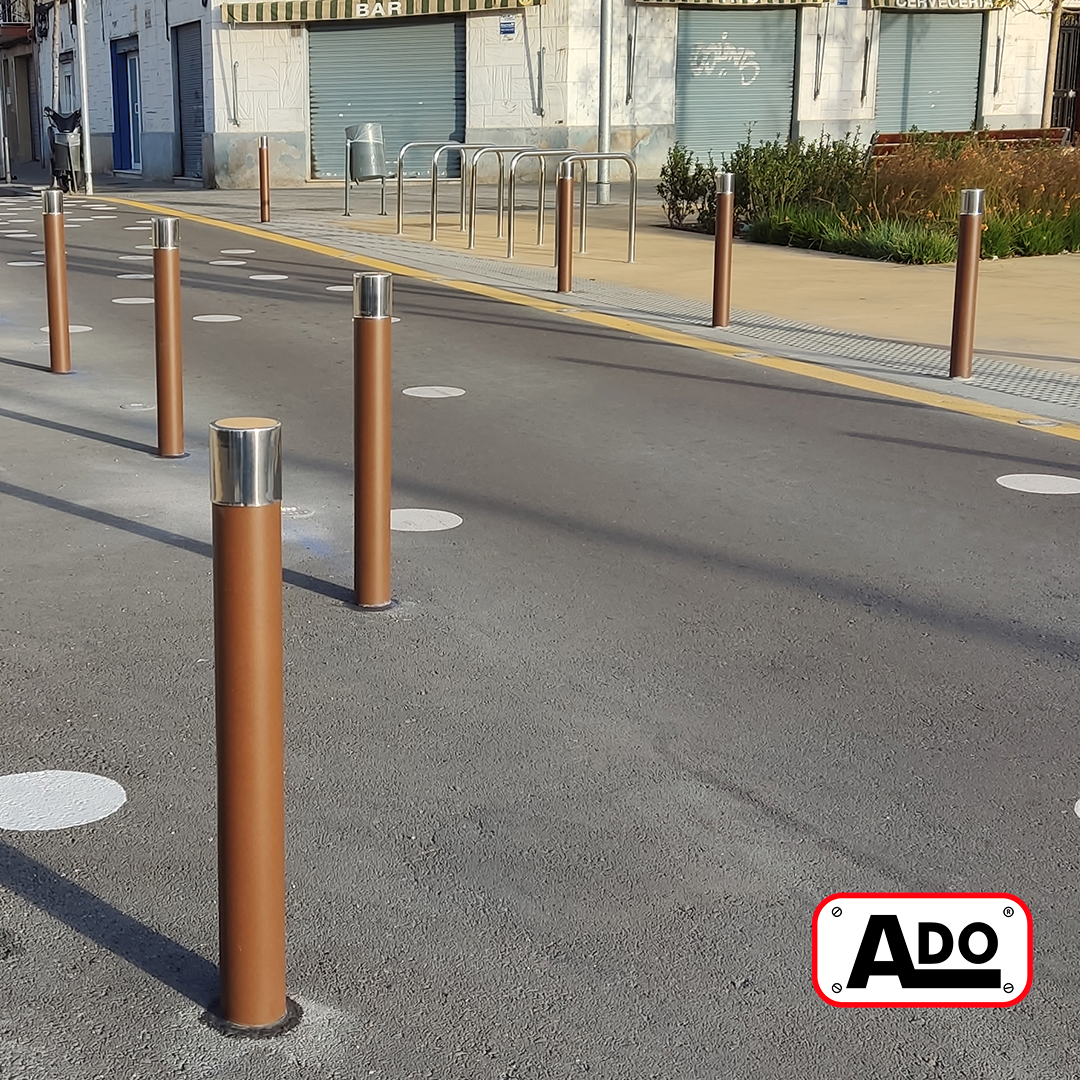 Bollards Cube Santa Coloma