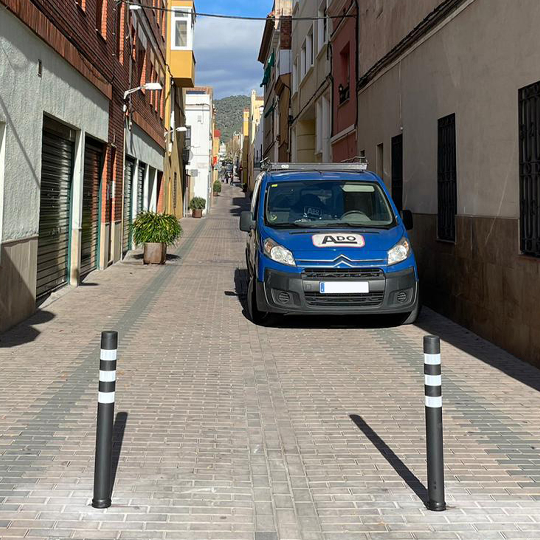 flexible bollards installed ablen with screw