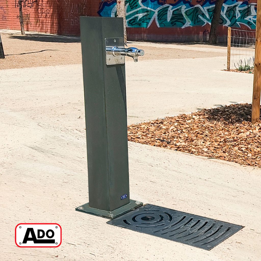 Square urban fountains installed in Sant Adrià