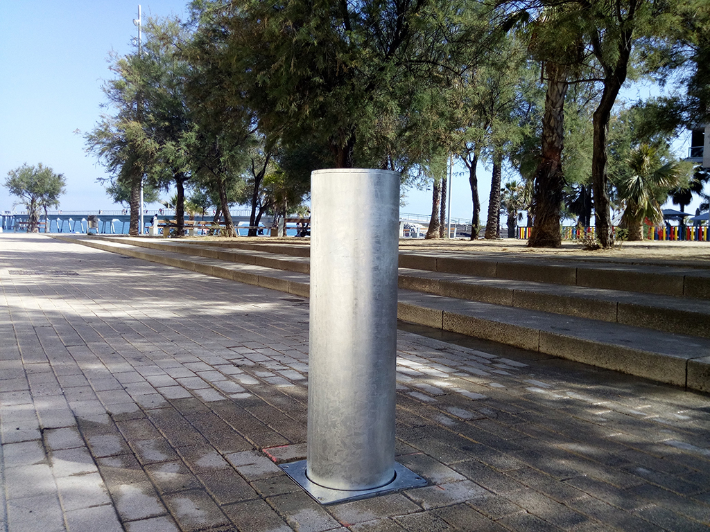 London semiautomatic bollard in Badalona