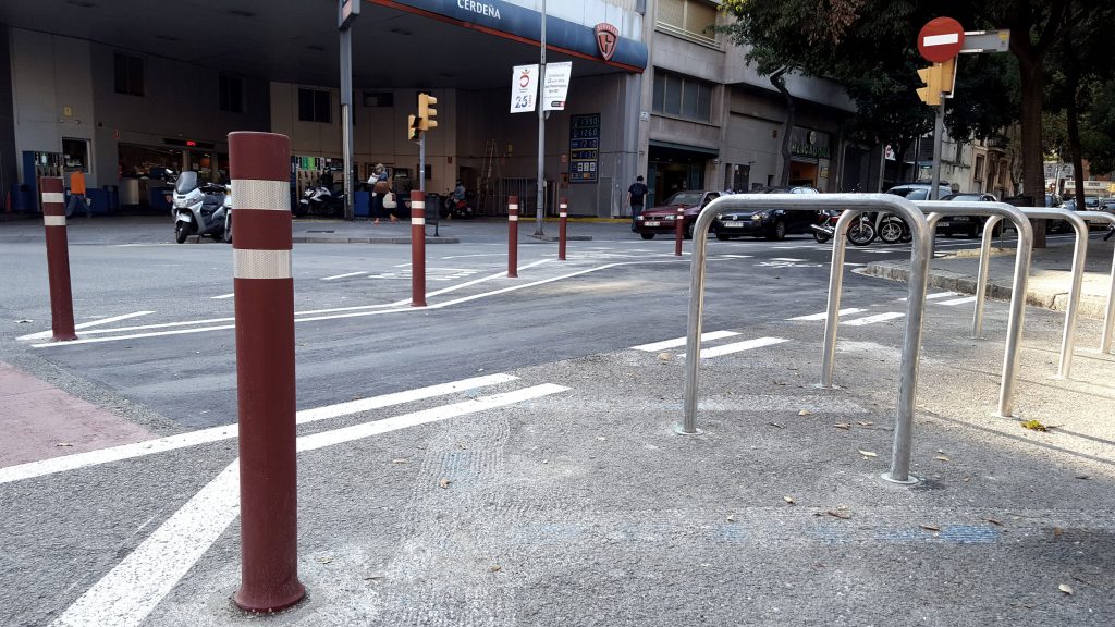 Bicycle racks installed Barcelona