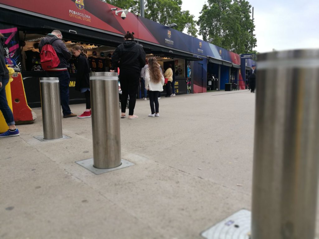 semiautomatic security bollards