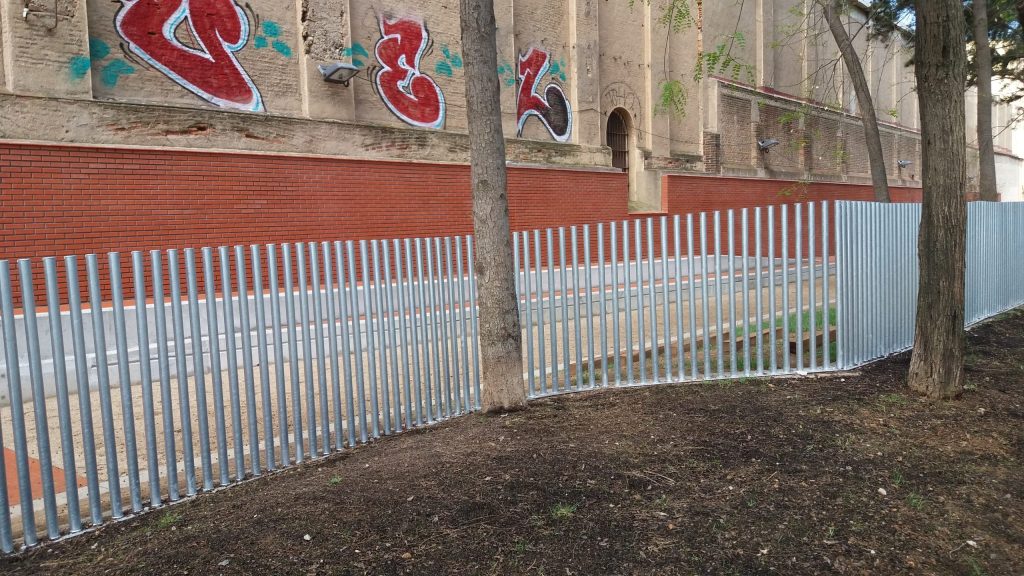 fenced dog area barcelona