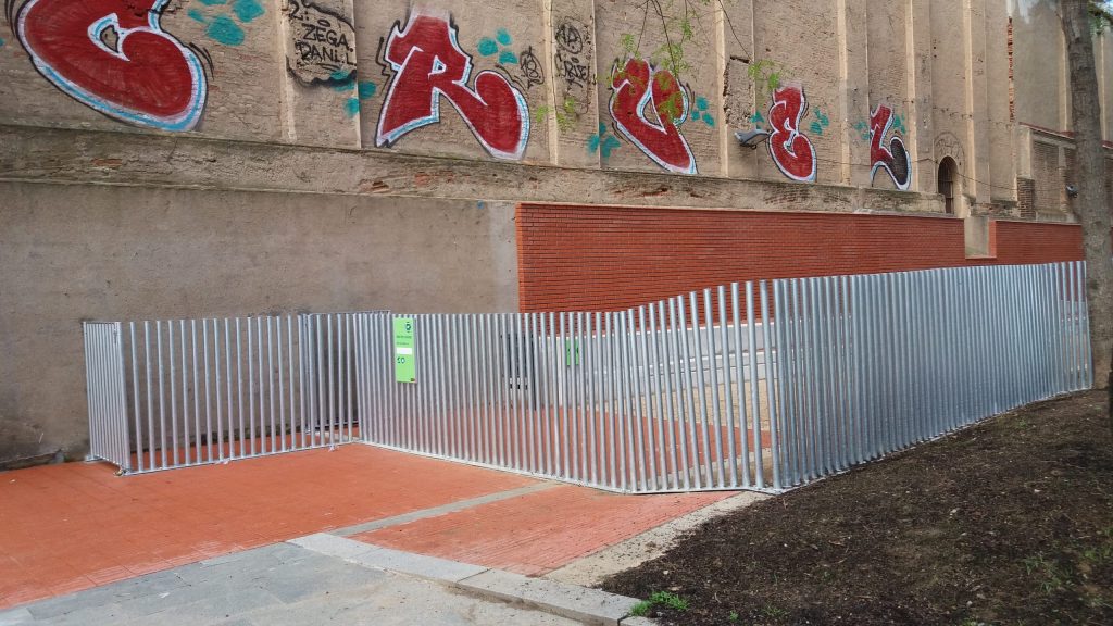 Fenced dog area in Barceloneta