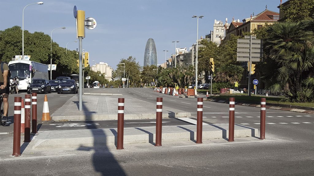 Flexible Bollards for Bicycle Lanes in Barcelona