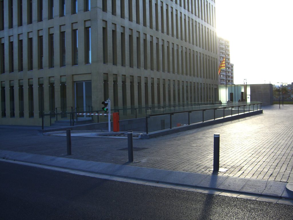 retractable bollards barcelona