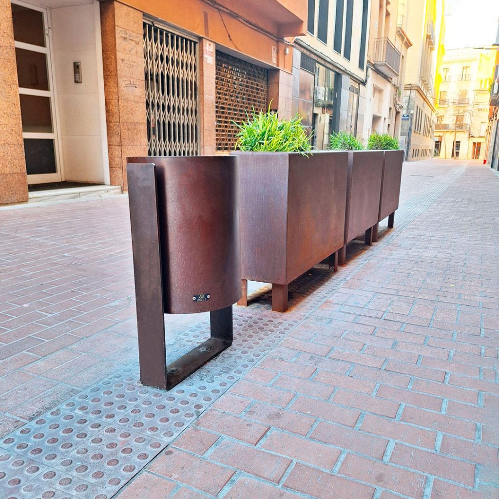 Reto, the tilting litter bin in Terrassa