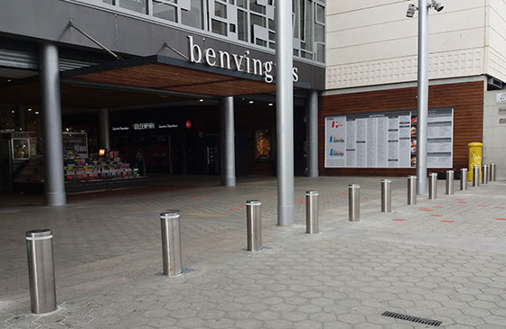 bolardos seguridad sydney instaladas centro comercial la maquinista