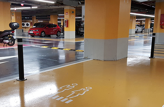 bornes flexibles a-flex noires avec plaque installe