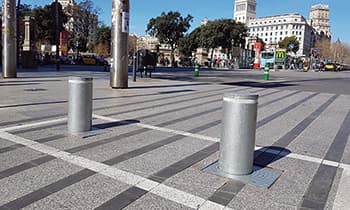 dissuasori installati nel centro di Barcellona