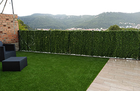 1 meter artificial hedge installed on balcony