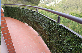 1 meter artificial hedge installed on balcony