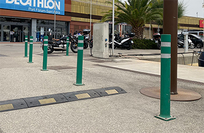 flexible bollard a-eco with plate installed