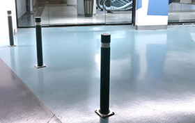 A-Flex bollard with plate