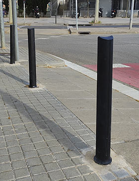 black flexible bollards ablen