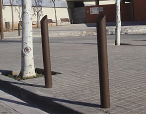 flute-type cut bollard