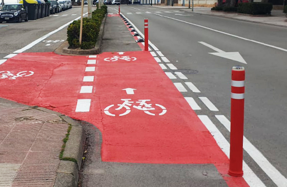 A-BLEN solar LED illuminated bollards installed