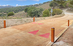 Lighted wooden bollard with LED beacon