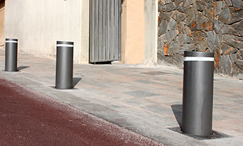 Gradient finish lacquered iron retractable bollards