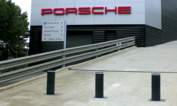 Retractable lacquered iron bollards installed