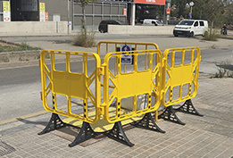 plastic crowd control barrieres 1m