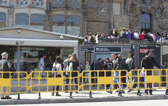 2 meter plastic pedestrian fences installations 