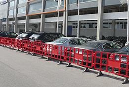 2 meter plastic pedestrian fences installations 