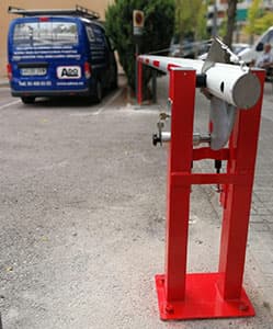 detail manual barrier bmeg