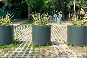 curvi planters in corten oxiron installed