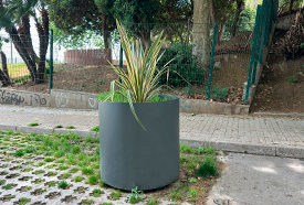 curvi planters in corten oxiron installed