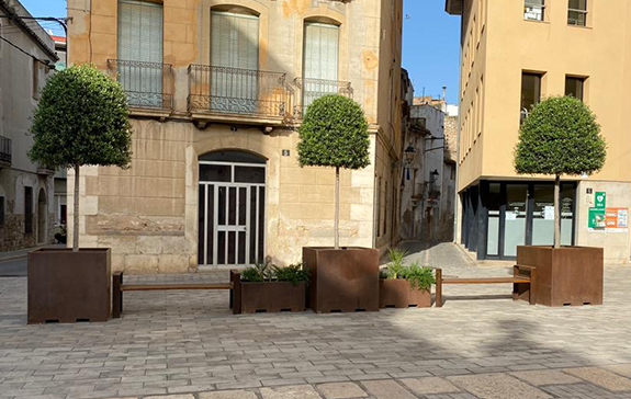 flower planters fuji corten installed in Amposta