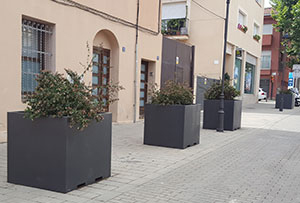 flower planter fuji installed in masnou