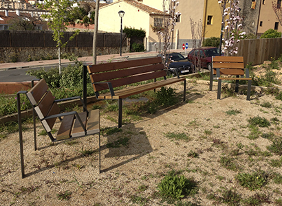 himno benches installed